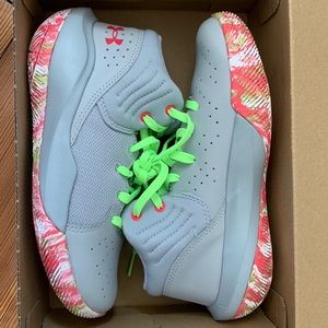 Brand new Under Armour Jet 21 Gradeschool basketball sneakers. Size 3y.